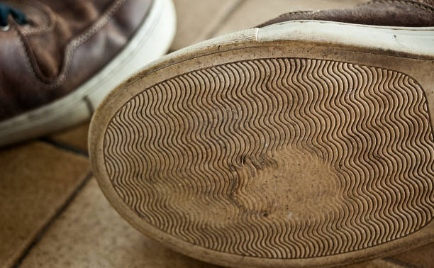 The Quintessential Guide to Leather Sneakers for a Smart Casual Wardrobe