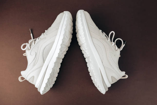 Why Lightweight Walking Shoes with Arch Support Are Essential for Daily Commuters