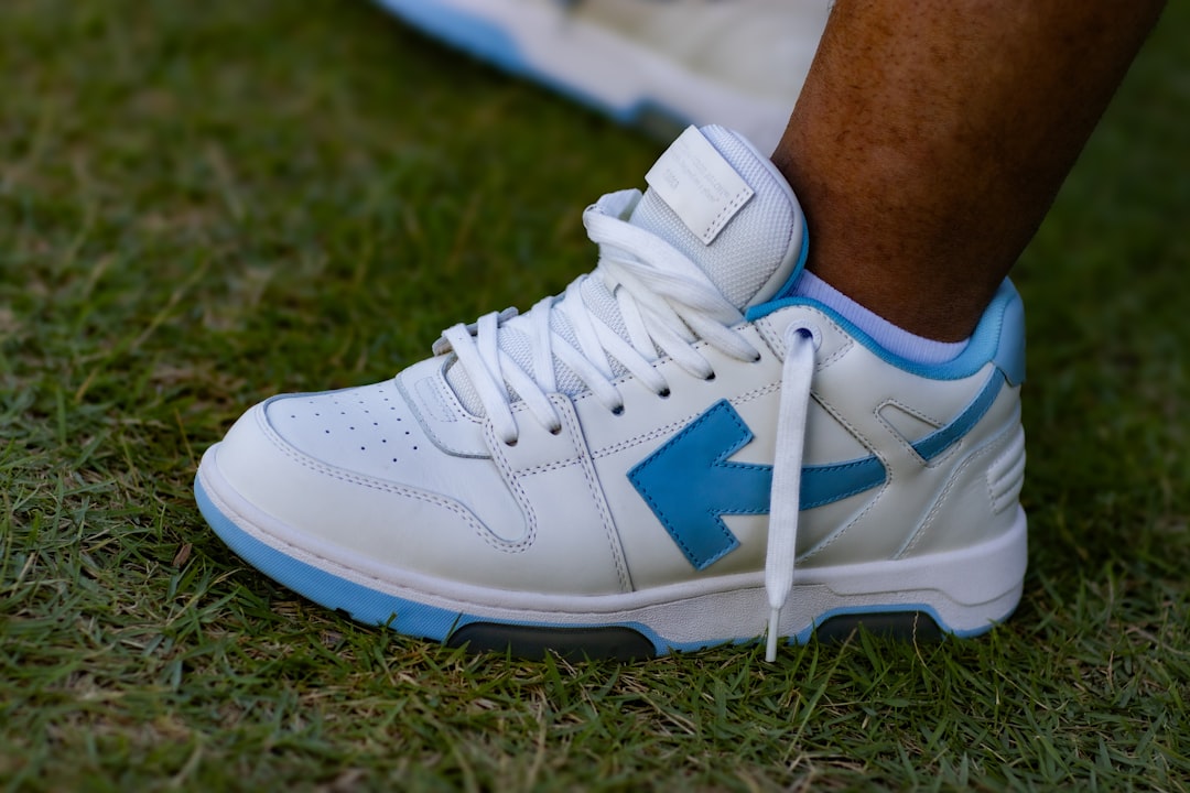 The Psychology of Release Day Hype: Timing Your Sneaker Listings for Maximum Resale Value