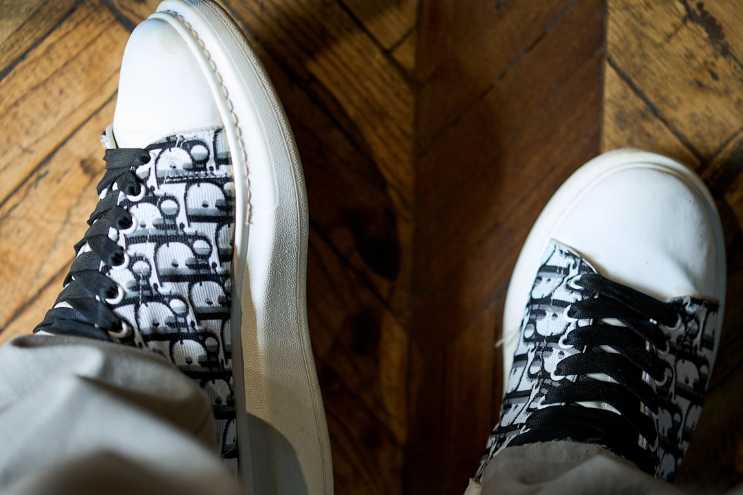 The Science of Rubber Compound and Tread Pattern: How Sneaker Outsoles Grip Wet Asphalt